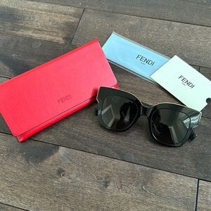 Fendi sunglasses nwt black with gold details 100% authentic